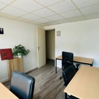Bureau privé 18 m² 3 postes Location bureau Rue Etex Paris 75018 - photo 3